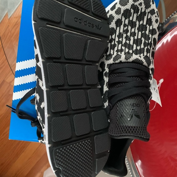 Adidas Swift Run Leopard/Cheetah Shoes - Picture 7 of 7